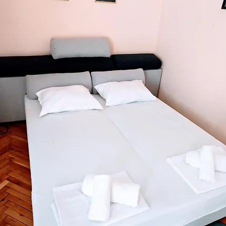 Two-bedroom In The Center *